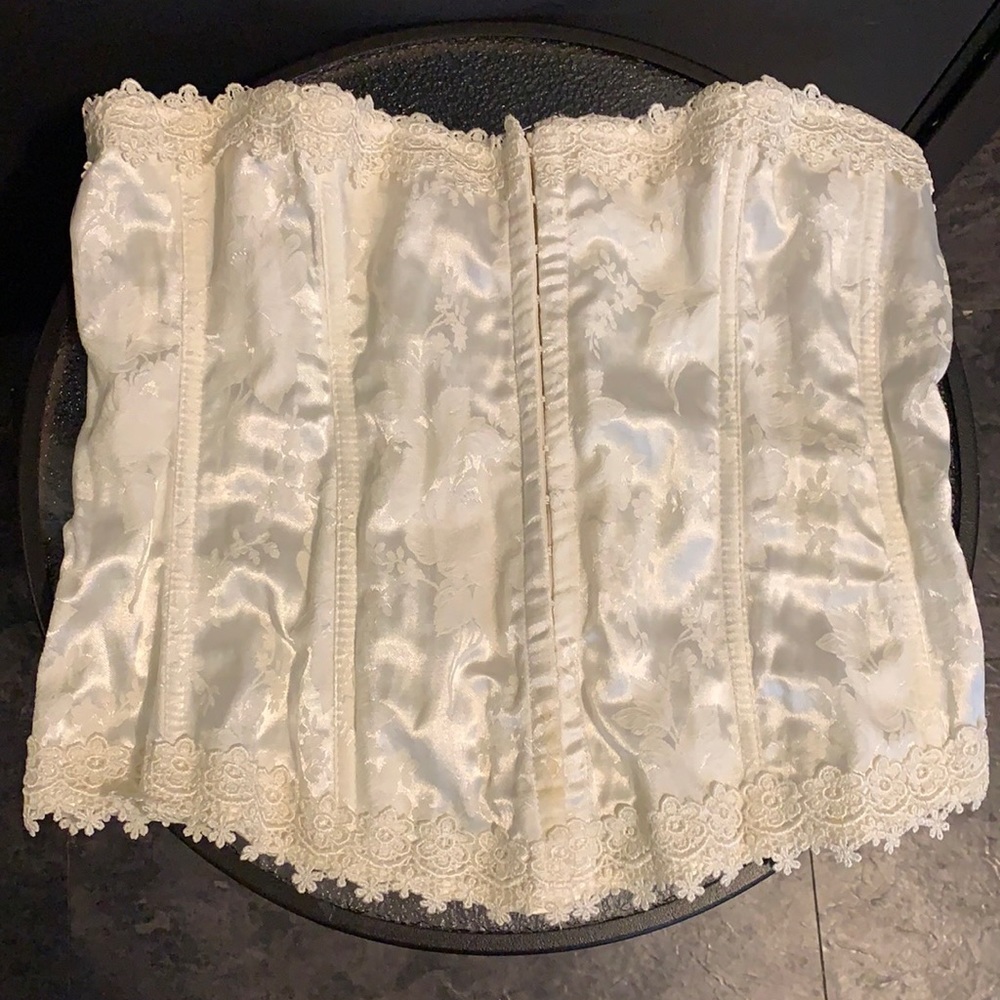 Women’s Intimate Attitudes Cream Tapestry & Venice Corset- Size 42 C